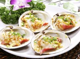 活ホッキ貝のニンニクソース蒸し