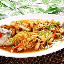 魚の姿揚げ甘酢ソース掛け