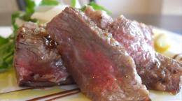 AUST産牛フィレ肉のロースト　フォンドヴォーとマルサラ酒のソース