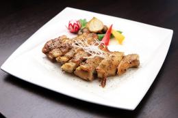 香草岩塩骨付き鶏モモオーブン焼き