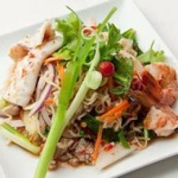 タイ屋台定番ママのスパイシーサラダ	