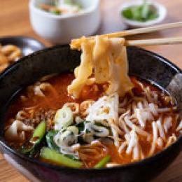 世界一、坦坦刀削麺