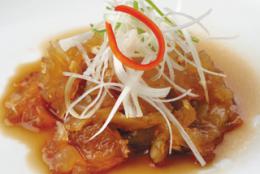 クラゲのニンニク黒酢漬け