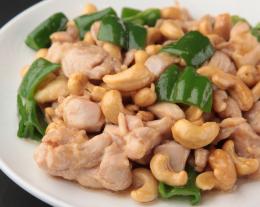 腰果鶏丁（鶏肉とカシューナッツ炒め）