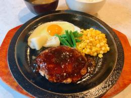 ランチハンバーグ(肉140ｇ)　小鉢付き